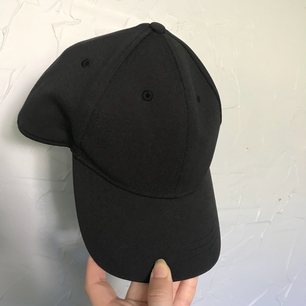 Lululemon baller hat *Black*